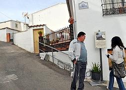 La calle del Límite divide administrativamente a Ventorros de Balerma. :: CHAPA/