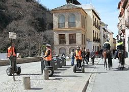 Primer día del corte al tráfico rodado de la Carrera del Darro y Paseo de los Tristes, el pasado mes de marzo. :: GONZÁLEZ MOLERO/