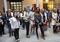 Asistentes a la presentación de la Pasarela Fortuny. :: González Molero/