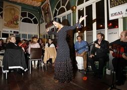 María Bertos (baile), junto Alfredo Tejada, De la Rosa y ‘El Indio’. :: G. M./