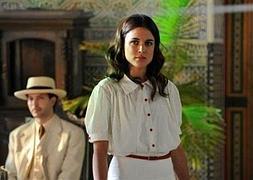 La bellísima Adriana Ugarte estrena esta misma noche "El tiempo Entre costuras" en Antena 3