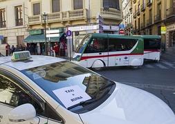 La Alhambra propondrá un paso experimental de taxis a través de Puerta de Granadas