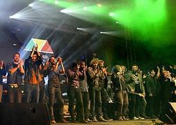 Todos los participantes posan en una imagen para la historia de la música en Granada. :: JUAN JESÚS GARCÍA/