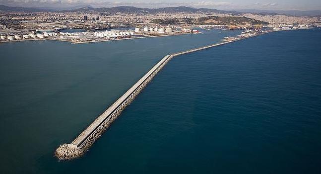 Terrible: Muere en el puerto de Barcelona un adolescente italiano al precipitarse de un ferry brutal