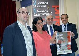 Representantes del Colegio de Enfermería y www.lafactoriacuidando.com en la presentación. :: IDEAL/