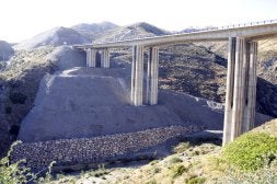 Vista del viaducto de La Alcazaba, ayer, horas antes de que se reabra al tráfico. / A. AGUILAR/