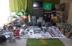 Material intervendio por la Guardia Civil. /IDEAL/