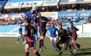 Los exjugadores del CD Linares también apuestan por la salvación del club en Tercera. / ENRIQUE/