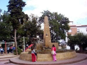 Monumento dedicado a Jacinto Higueras en Santisteban del Puerto. :: IDEAL/