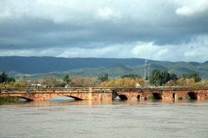 Río Guadalquivir, a la altura del Puente Romano iliturgitano. :: IDEAL/
