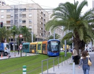 Tranvía que circula por Tenerife, fabricado por la empresa Alstom. :: foto de wikipedia/