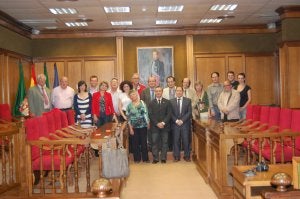 Pauline Talens, durante su visita, junto a autoridades y miembros del Grupo ETP. :: PRESSSPORT/