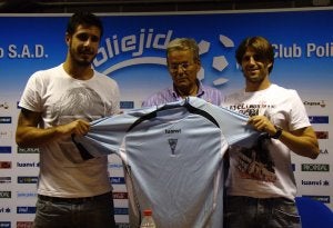 Dani Hedrera, Francisco Callejón y Juan Carlos Duque, en la presentación oficial. :: IDEAL/