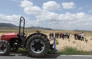 Acusan a las empresas hortícolas de Almería y Murcia de impedir que llueva. :: IDEAL/