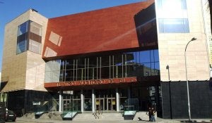 El Teatro Auditorio Ciudad de El Ejido era uno de los edificios que vigilaban los trabajadores de Securitas. :: M. A. D./