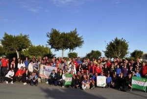 Montañeros de seis clubes de la provincia durante un reciente encuentro de convivencia en Adra. :: IDEAL/
