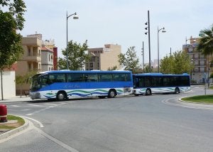 Las líneas de autobuses se han reestructurado para ahorrar costes. :: M. A. D./
