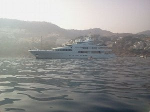 Cerro Gordo. El yate Samar tiene helipuerto y 12 habitaciones con jacuzzis privados. :: E. G. JIMÉNEZ/