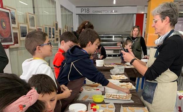 El Mercado de Adra acoge talleres de 'cocina divertida' para niños por Navidad