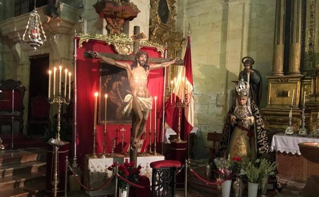 Imagen de uno de los altares montado por la Cofradía de la Humildad y Dolores para la Festividad. /IDEAL