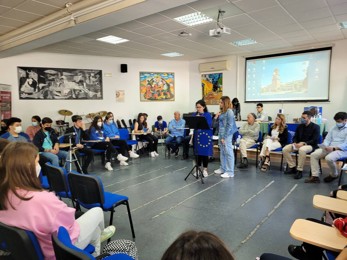 El alumnado del centro educativo se implicó de lleno en la actividad del Día de Europa. 