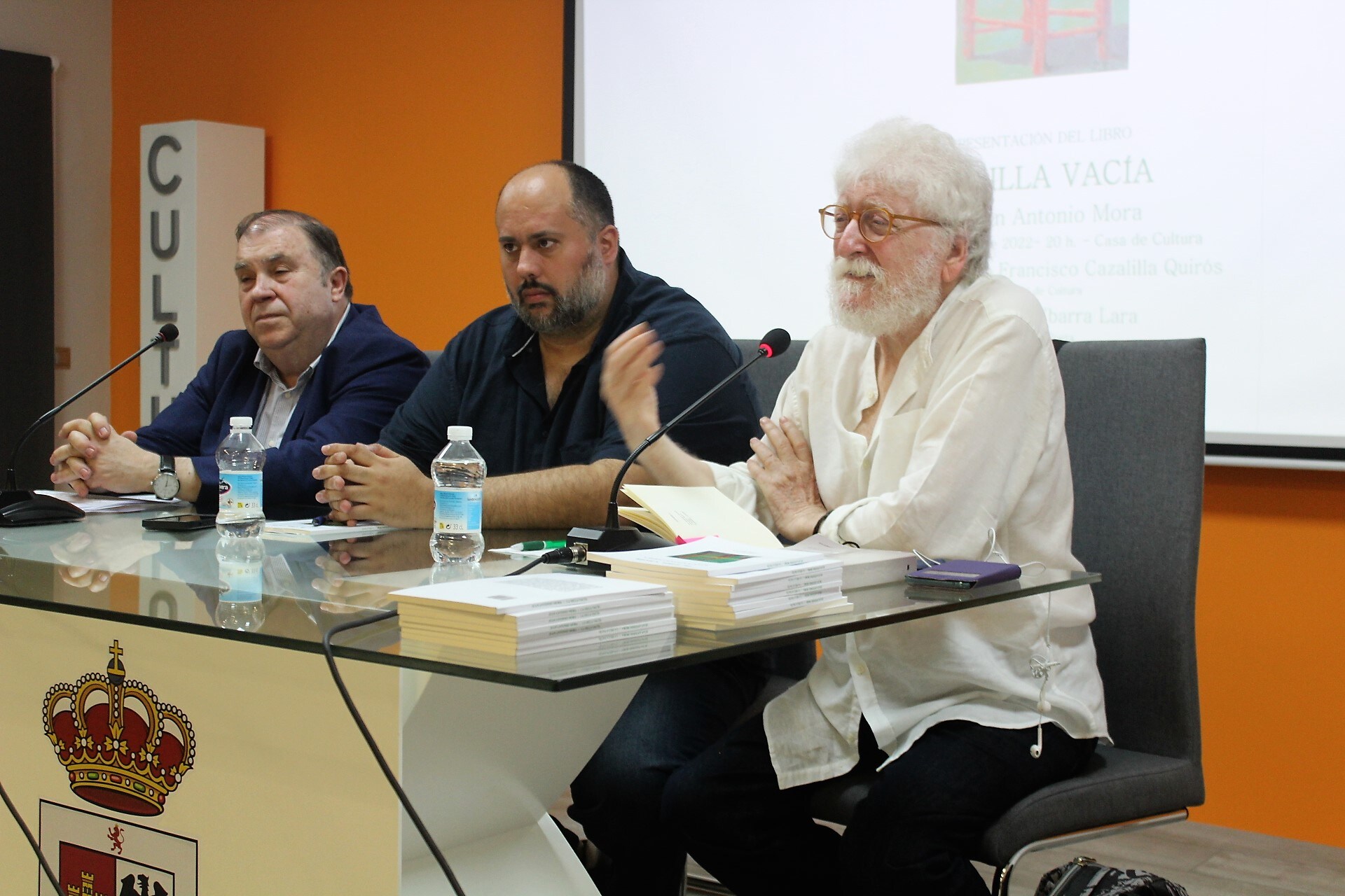 Alfredo Ybarra, Juan Francisco Cazalilla, y Juan Antonio Mora, durante la presentación. 