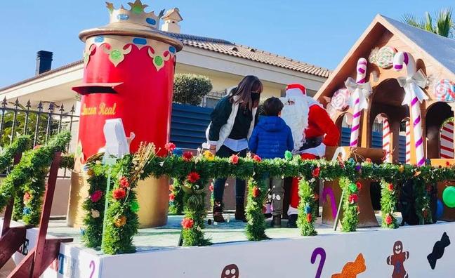La 'Carroza de Papá Noel' comienza a recorrer los núcleos y barrios de El Ejido