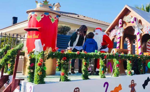 La 'Carroza de Papá Noel' comienza a recorrer los núcleos y barrios de El Ejido
