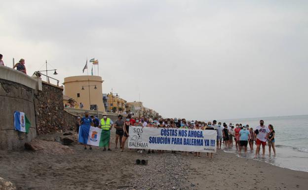 La situación de la costa de Balerma hace tiempo que es objeto de reivindicaciones para pedir soluciones. 