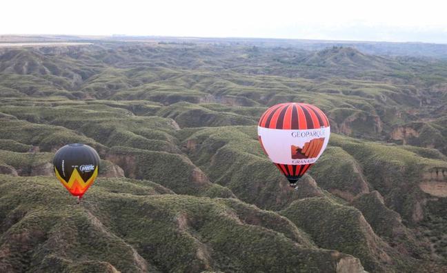 Catorce globos volarán en el Geoparque y Granada este fin de semana