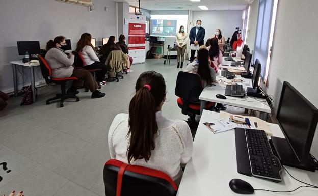 Diputación y FAMP impulsan la digitalización de mujeres para su empleabilidad
