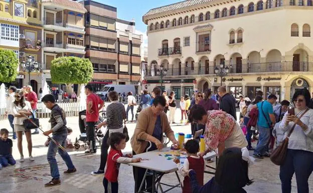Plaza de la Constitución de Huércal-Overa, en Almería, durante la celebración de un evento familiar. /r. i.