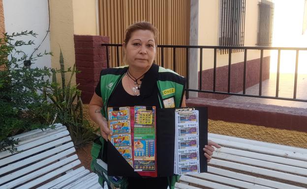 María Dolores Alonso, vendedora de la ONCE que ha despachado el 'Sueldazo' en Vícar.