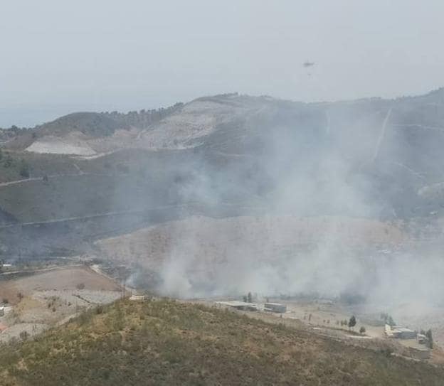 Controlado el fuego en Vélez de Benaudalla | Ideal