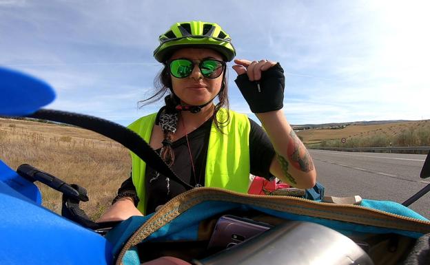 La Granadina Que Viaja Desde El Zaidin A Nepal En Bici Ideal