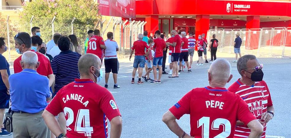 Granada CF | 180 abonados que hicieron los trámites on line deberán recoger su entrada física - Vimarsana News
