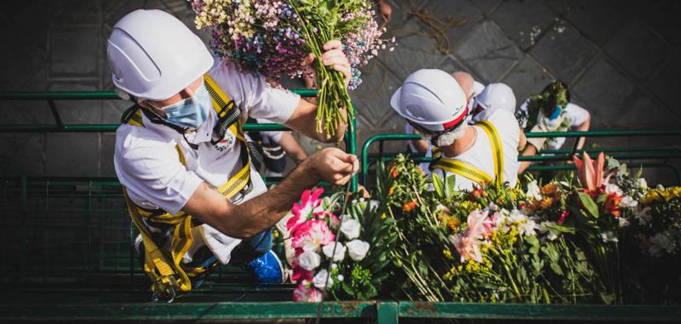 Diez mil ramos de flores para la patrona - Vimarsana News