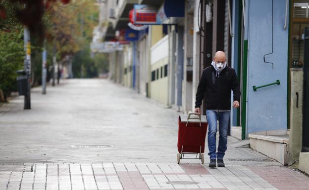Andalucía roza los mil puntos de tasa, la más alta en casi un año, y suma más de 10.800 contagios