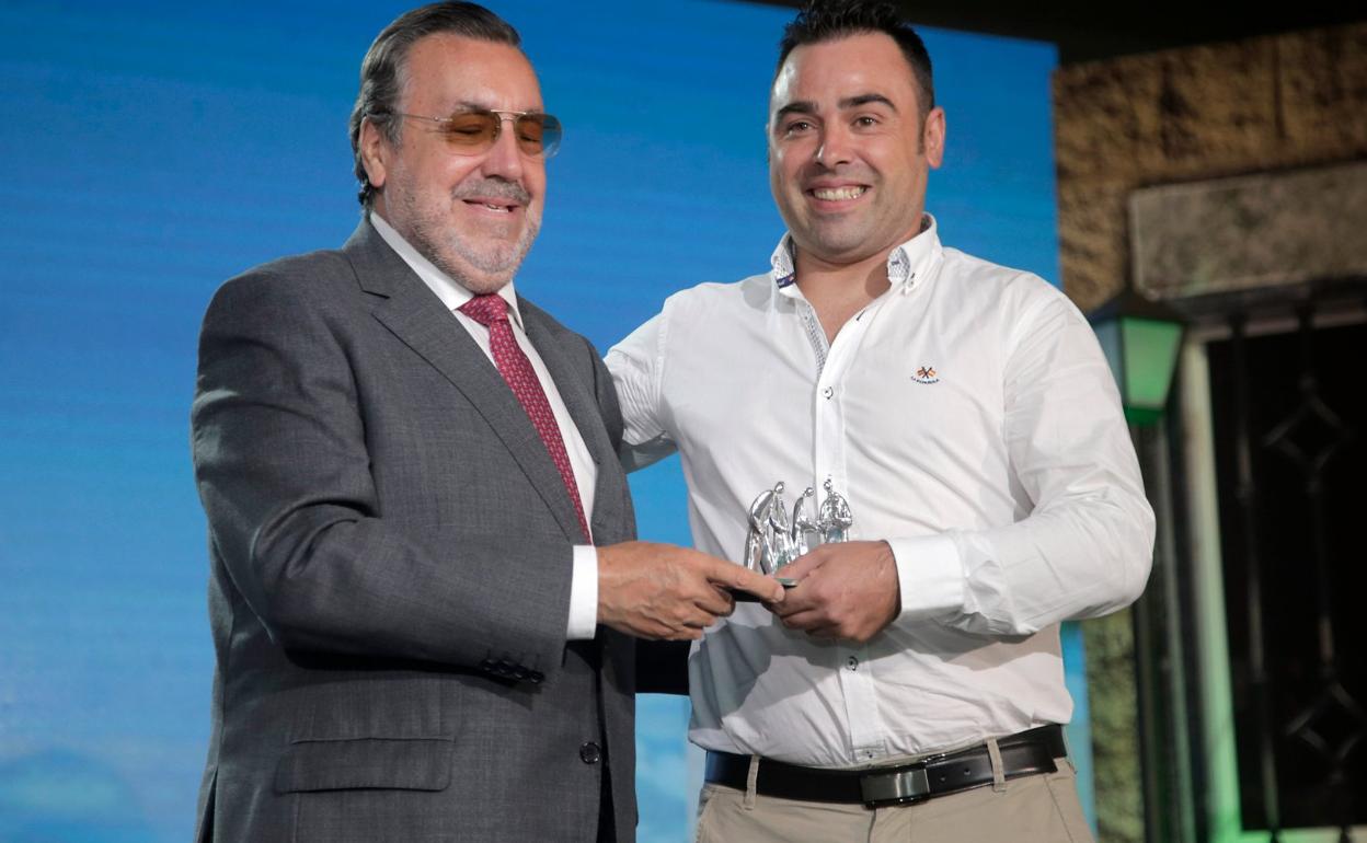 Loterías y Sorteos: Gerardo, el mejor vendedor de la ONCE en Granada | Ideal