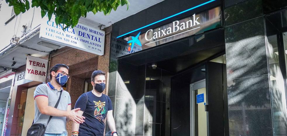 Banks and money: Caixabank alerts its customers about loans and mortgages