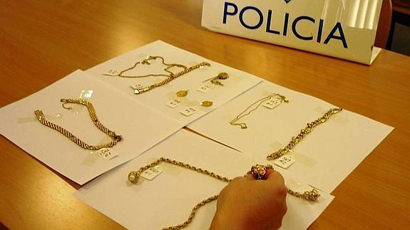 Detenida Una Empleada Del Hogar Por Sustraer Joyas Valoradas En 000 Euros A Dos Ancianos Ideal