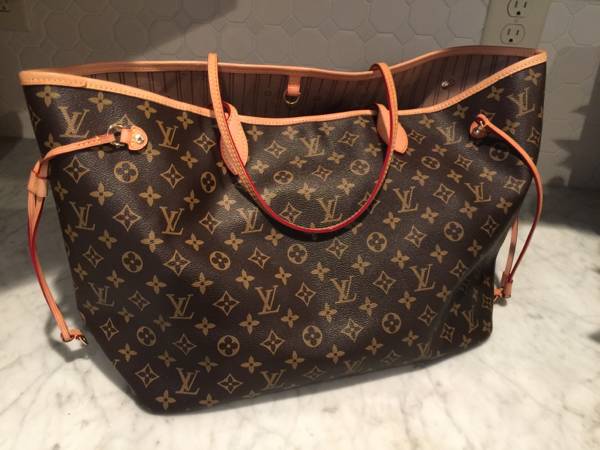 Una abuela usa su bolso Louis Vuitton como bolsa de la compra para el pescado | Ideal